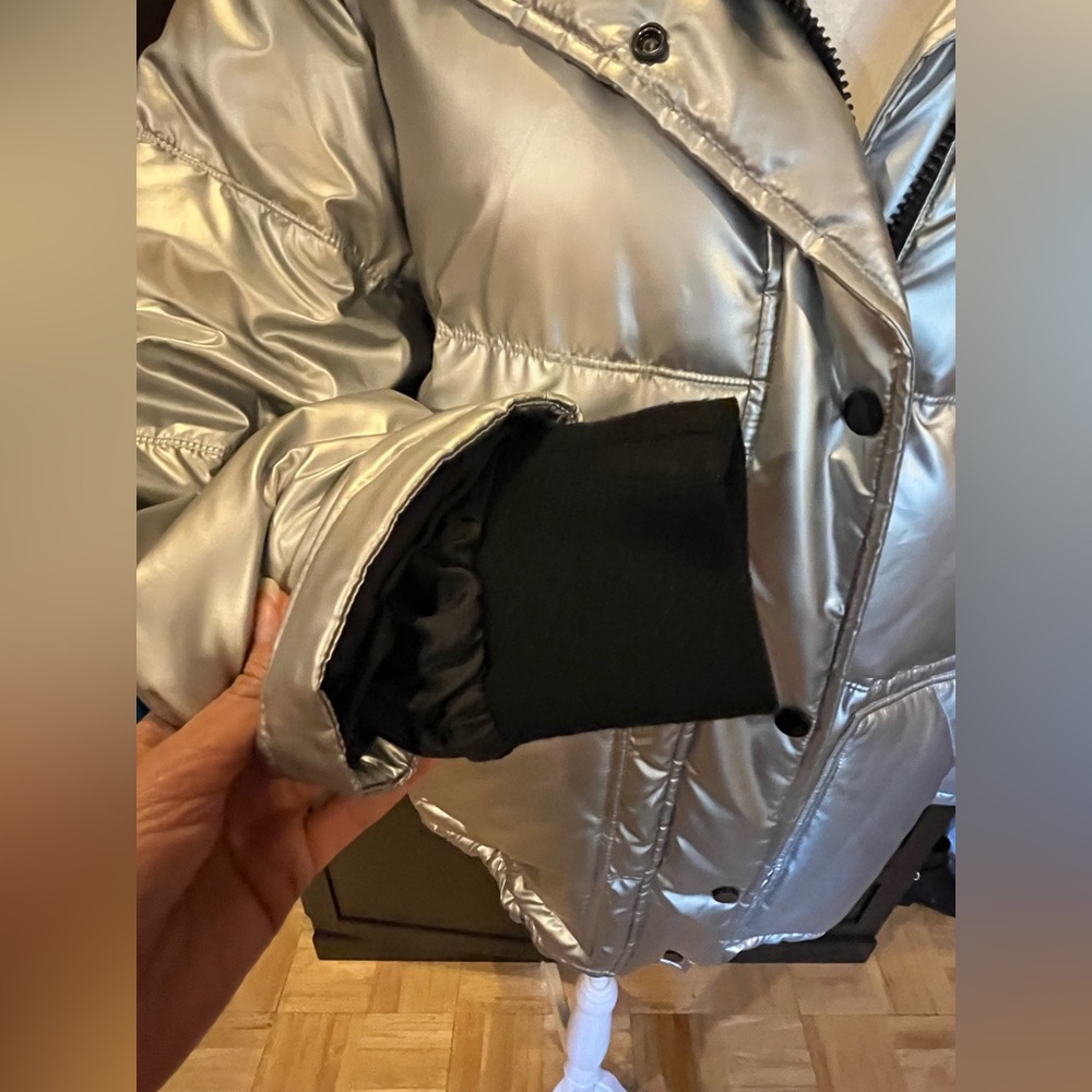 ASOS Topshop silver metallic puffer jacket. Elastic cuff insets. 2 pockets. M - Picture 5 of 10